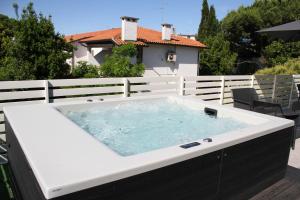 Bassein majutusasutuses Hotel Paradiso või selle lähedal