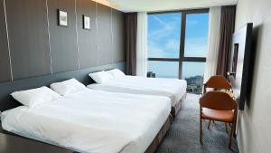Postel nebo postele na pokoji v ubytování Golden Daisy Hotel