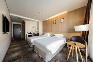 Postel nebo postele na pokoji v ubytování Golden Daisy Hotel