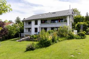 a house with a garden in front of it at Seefelder Berge und Seen Appartements in Seefeld