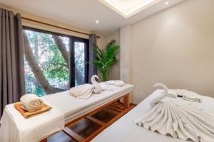 Letto o letti in una camera di Hotel Thrive, A Tropical Courtyard