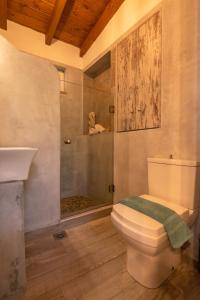 Koupelna v ubytování Vitis Vinifera Tranditional Studio Apartment