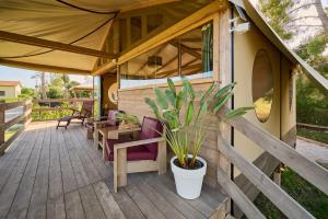 a porch of a house with a potted plant at Suite Glamping vicino al mare in Piombino