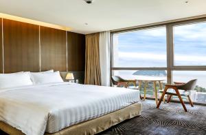 Postel nebo postele na pokoji v ubytování Golden Daisy Hotel