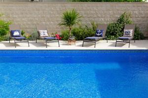 Swimmingpoolen hos eller tæt på Villa Sania