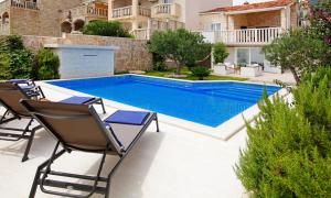 Swimmingpoolen hos eller tæt på Villa Sania + 52 billeder