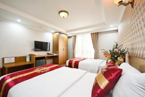 TV a/nebo společenská místnost v ubytování The River Park Hotel