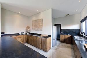 Küche/Küchenzeile in der Unterkunft Seminyak Villa