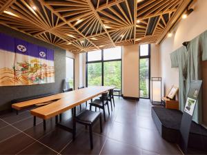 a conference room with a long wooden table and chairs at Kanazawa Sainoniwa Hotel in Kanazawa