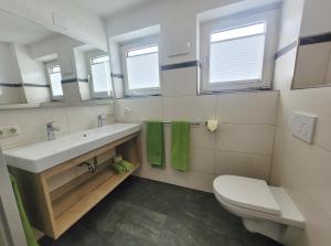 Kúpeľňa v ubytovaní Ferienwohnung Mitterherzog + 29 fotografií
