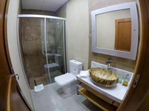 Een badkamer bij Dos Lunas Aparthotel