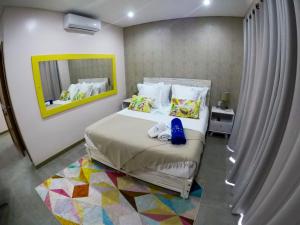 Een bed of bedden in een kamer bij Dos Lunas Aparthotel