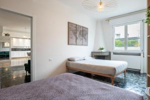 A bed or beds in a room at Amazing top floor