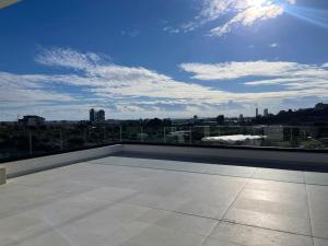 Φωτογραφία από το άλμπουμ του Luxurious Brand New Apartment στη Λεμεσό