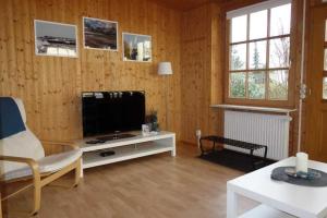 Μια τηλεόραση ή/και κέντρο ψυχαγωγίας στο Ferienhaus kleine Perle +9 φωτογραφίες