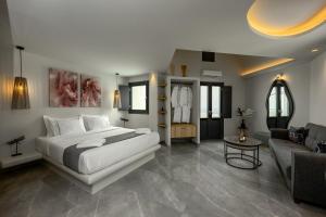 Ένα ή περισσότερα κρεβάτια σε δωμάτιο στο Kudos Suites Firostefani +112 φωτογραφίες