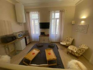 a living room with a couch and a table at Loveroom Venise Provençale in Martigues