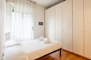 Postel nebo postele na pokoji v ubytování Ospedale Niguarda - Privacy in Apt con terrazza