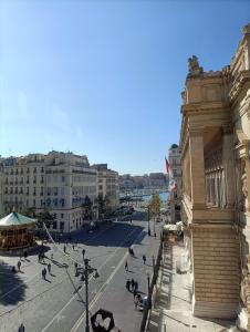 Nespecifikovaný výhled na destinaci Marseille nebo výhled na město při pohledu z penzionu
