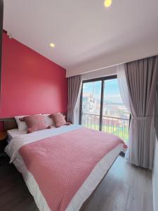 a bedroom with a red wall and a large bed at El Pino House in Khu Chi Lăng +18 photos