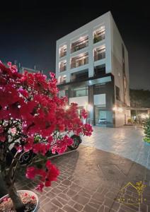 a plant with red flowers in front of a building at 溫怡鹿鹿 in Lukang