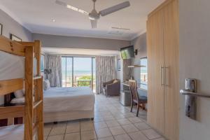 Ένα ή περισσότερα κρεβάτια σε δωμάτιο στο Glenashley Beach Accommodation - B&B and Backpackers +29 φωτογραφίες