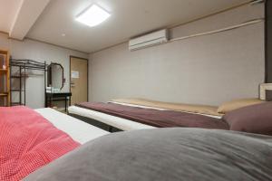 A bed or beds in a room at Yehadoye Guesthouse