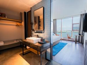 a bathroom with a sink and a mirror at Echarm Hotel - Wuhan Jingkai Yongwang Sports Center in Wuhan +37 photos