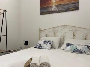 Rúm í herbergi á Luisa Room