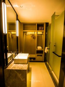 Ένα μπάνιο στο Echarm Hotel - Jingmen Yintai City Jingchu Institute of Technology