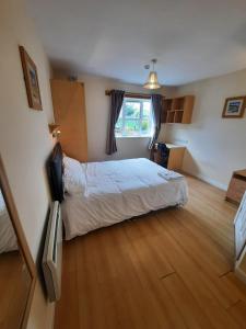 Postel nebo postele na pokoji v ubytování StaySligo Double Rooms