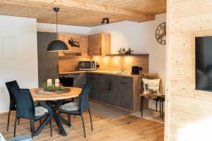 Kuchyň nebo kuchyňský kout v ubytování Appartement Bergwild