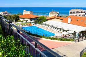 a view of the pool at a resort at Agriturismo Marina in Ortona