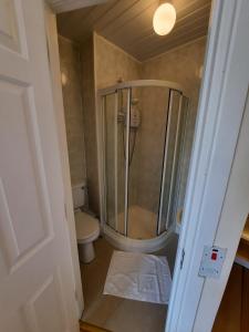 Koupelna v ubytování StaySligo Rooms