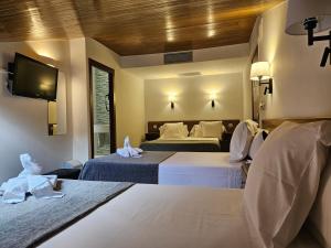 A bed or beds in a room at Hotel Les 7 Claus