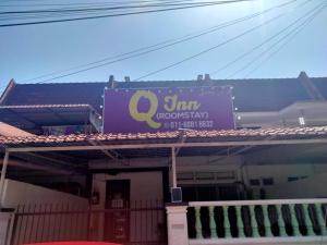 a sign on the top of a building at Q INN HOTEL Kerteh in Kampong Pengkalan Pangan