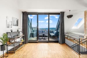 Televisyen dan/atau pusat hiburan di DND Design Loft I 170qm I Parken I Balkon I Workstation I Netflix I Kaffee I Waschmaschine I Trockner I Xbox I Ausblick