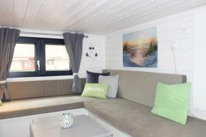 Posezení v ubytování Tiny House Ankerplatz auf dem Ostseecamp Graal-Müritz + 9 fotografií