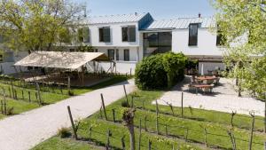 Vonkajšia záhrada v ubytovaní Kracher Hotel Doppelzimmer - inklusive Pool