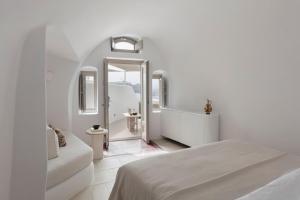 Giường trong phòng chung tại Canaves Ena - Small Luxury Hotels of the World