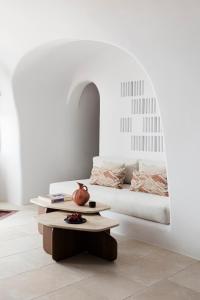 Giường trong phòng chung tại Canaves Ena - Small Luxury Hotels of the World