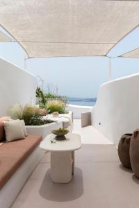 Khu vực ghế ngồi tại Canaves Ena - Small Luxury Hotels of the World