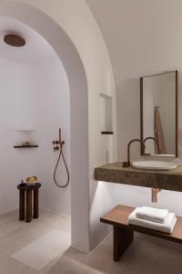Phòng tắm tại Canaves Ena - Small Luxury Hotels of the World