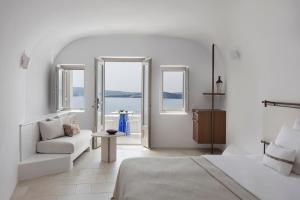 Khu vực ghế ngồi tại Canaves Ena - Small Luxury Hotels of the World