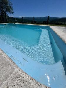 Basen w obiekcie Casa 2 habitaciones con piscina y cenador al aire libre lub w pobliżu