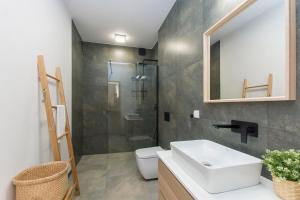 Kúpeľňa v ubytovaní Bursztynowe Tarasy - Apartamenty