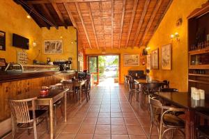 Ресторант или друго място за хранене в La Posada de San Millán