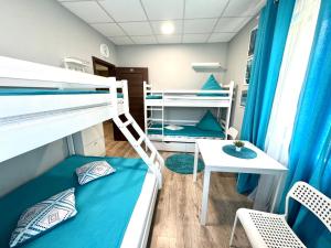 a room with two bunk beds and a table at Leśny Dworek in Żary
