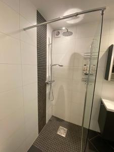 Et badeværelse på Bredbuktnes + 10 billeder