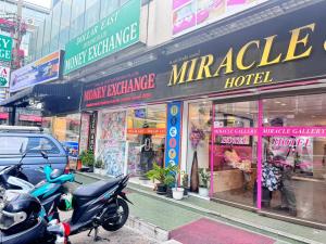 Fotografie z fotogalerie ubytování Miracle Gallery Hotel v destinaci Makkasan